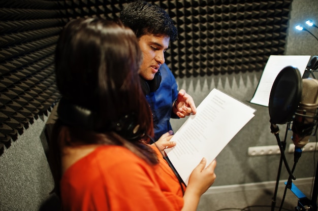 Professional singing lessons and vocal training program features for music students