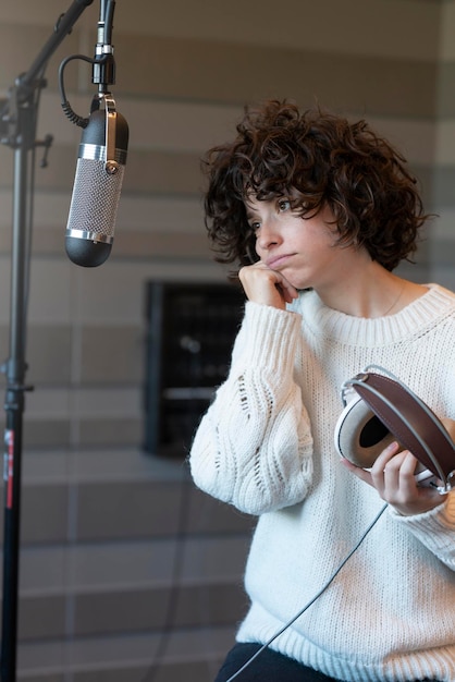 Musical instrument keyboard used during voice training and performance classes